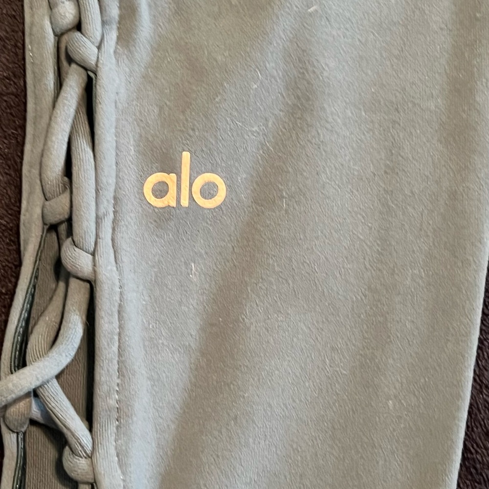 ALO Yoga leggings